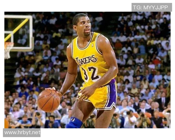 魔术师约翰逊的传奇影响力如何塑造了现代篮球的风格与战术 魔术师约翰逊的传奇影响力如何塑造了现代篮球的风格与战术