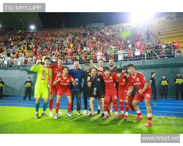 足球明星如何通过行动与言语传递对家人和球迷的深厚爱意 足球明星如何通过行动与言语传递对家人和球迷的深厚爱意