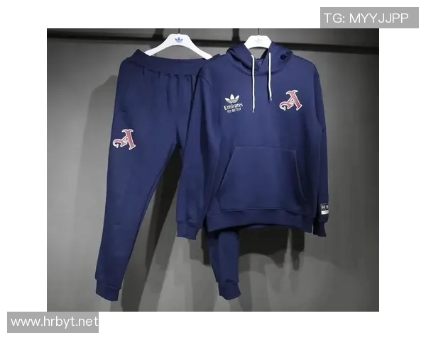 足球明星训练卫衣时尚潮流展示引领运动风尚的完美选择