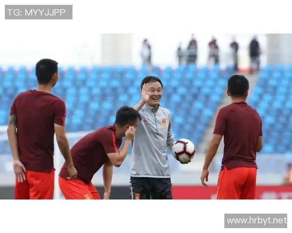 打爆中国后卫的足球明星背后的故事与成就揭秘