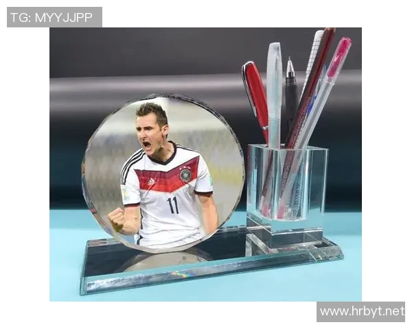 足球明星水晶挂件三人组合精美礼品尽显球场风采